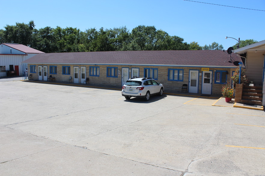 303 Quincy St, Corning, IA for sale - Building Photo - Image 1 of 1