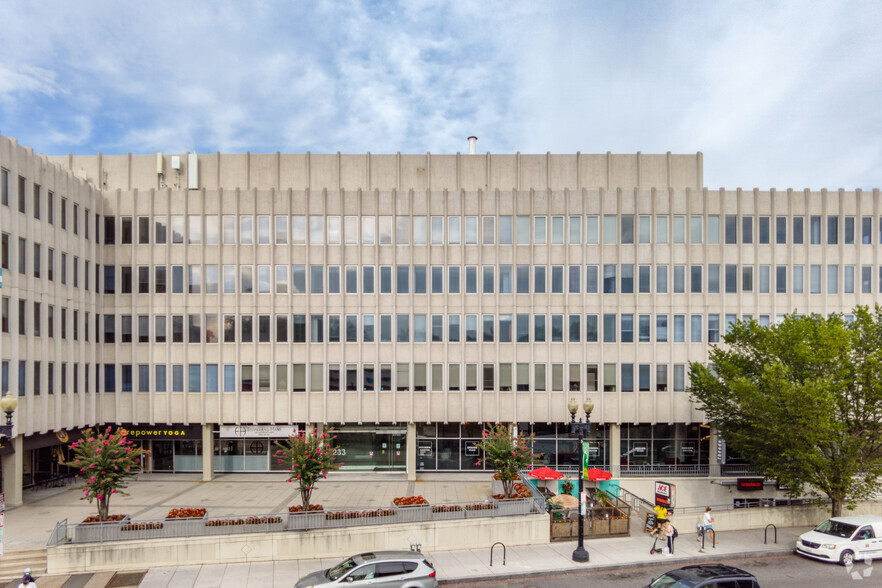2233 Wisconsin Ave NW, Washington, DC for lease - Building Photo - Image 2 of 6
