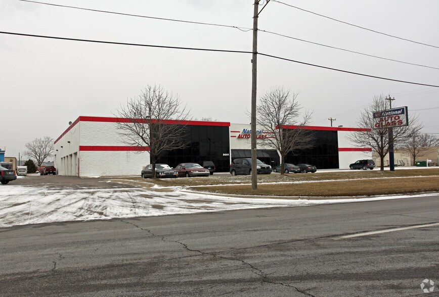 2001-2015 E 10 Mile Rd, Warren, MI for sale - Primary Photo - Image 1 of 1