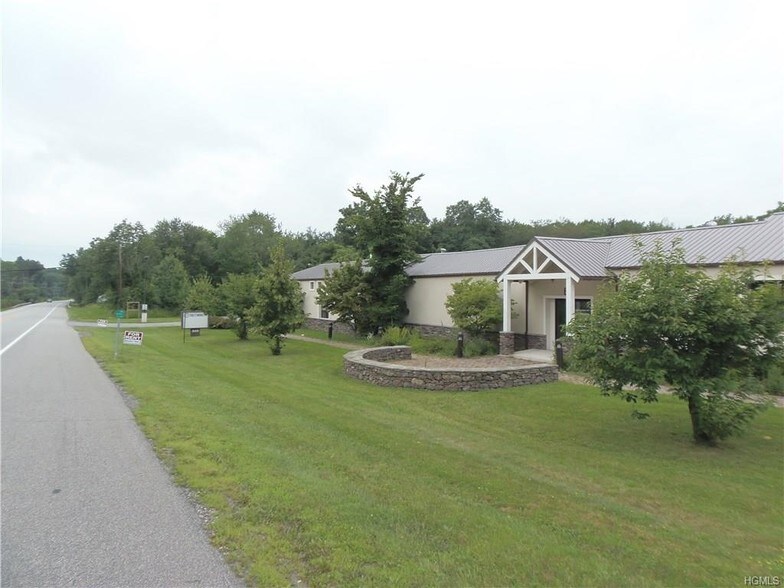 688 Route 17K, Montgomery, NY for sale - Building Photo - Image 1 of 1