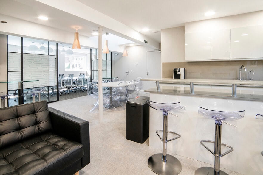 8 Hollybush Row, Oxford for lease - Interior Photo - Image 3 of 6