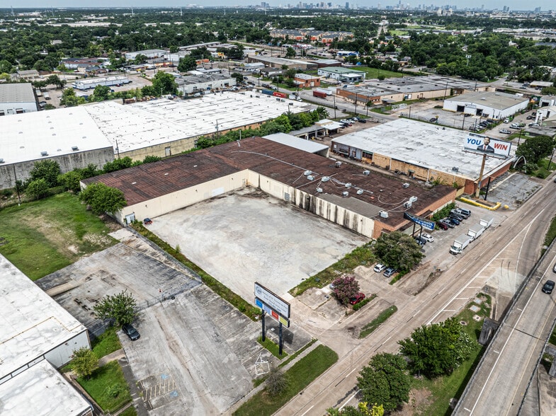 6628-6630 Gulf Fwy, Houston, TX for lease - Building Photo - Image 2 of 8