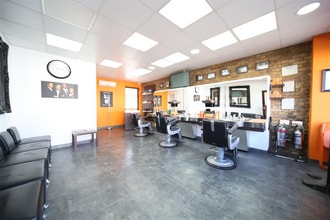 81 Ordnance Rd, Enfield for lease Interior Photo- Image 2 of 5