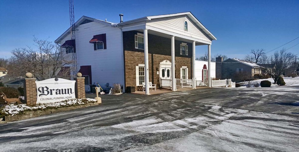 3701 Falling Springs Rd, Cahokia, IL 62206