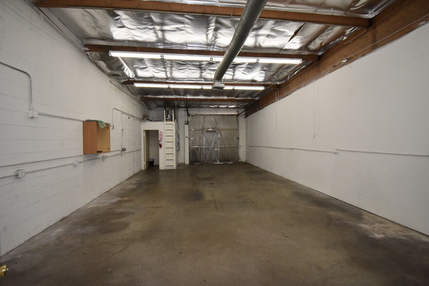 9052 Independence Ave, Canoga Park, CA for lease - Interior Photo - Image 3 of 11
