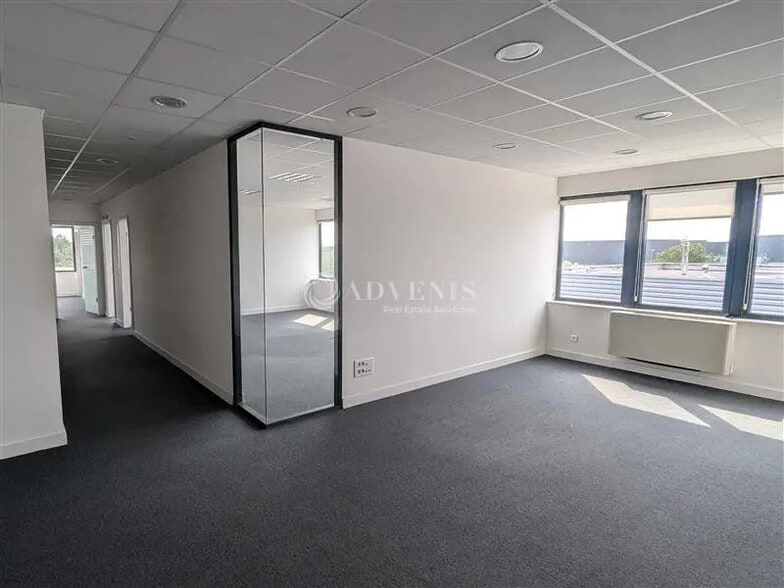 Office in Entzheim for sale - Interior Photo - Image 2 of 9