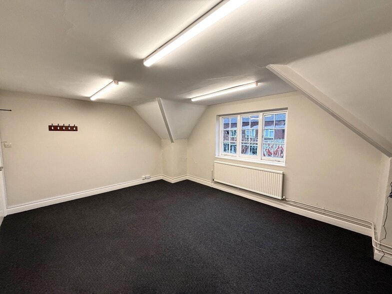 Packhorse Rd, Gerrards Cross for lease - Building Photo - Image 3 of 4