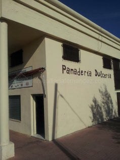 Retail in Cáceres for lease - Building Photo - Image 1 of 3