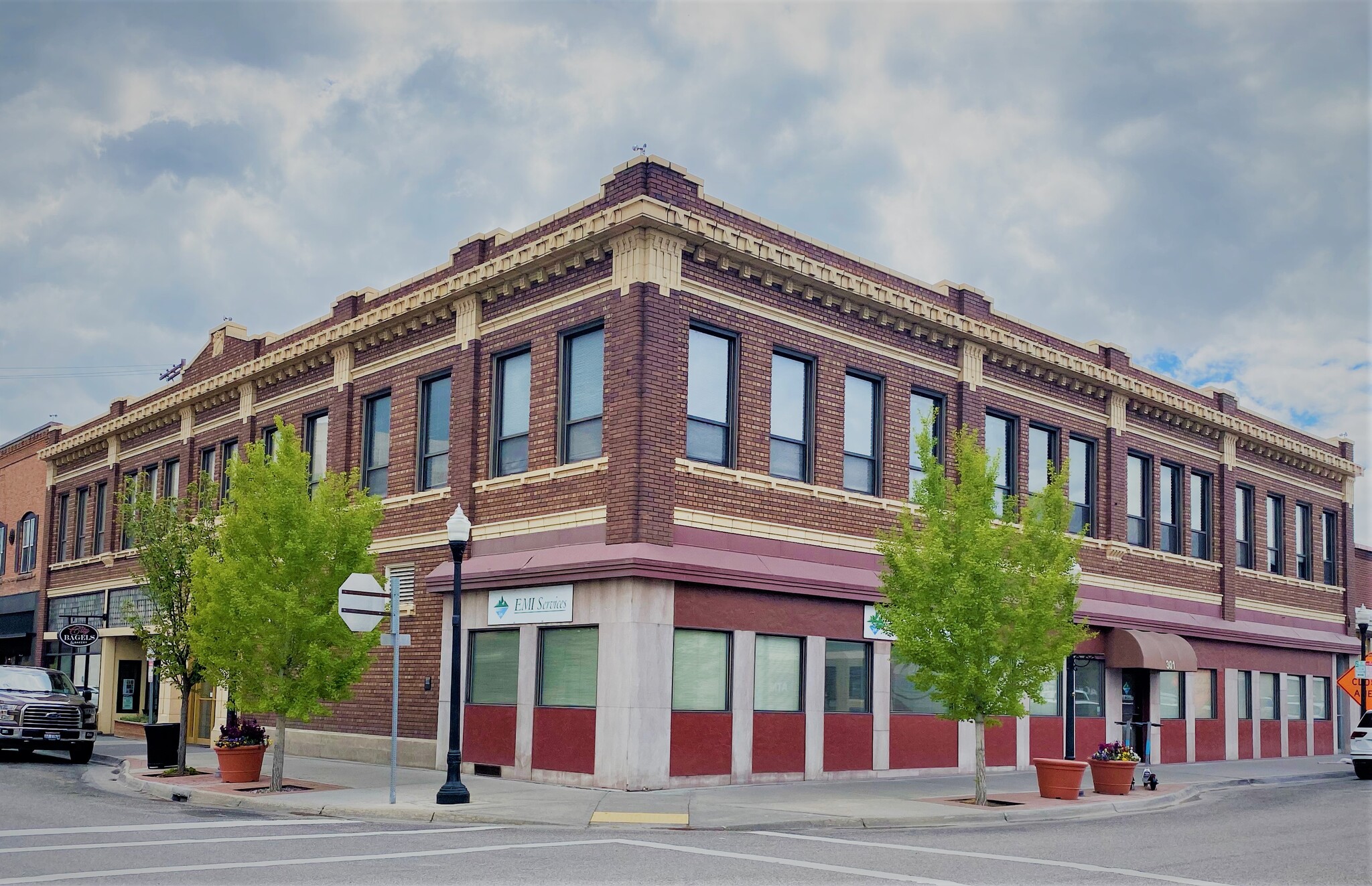 381 Shoup Ave, Idaho Falls, ID for lease Building Photo- Image 1 of 15