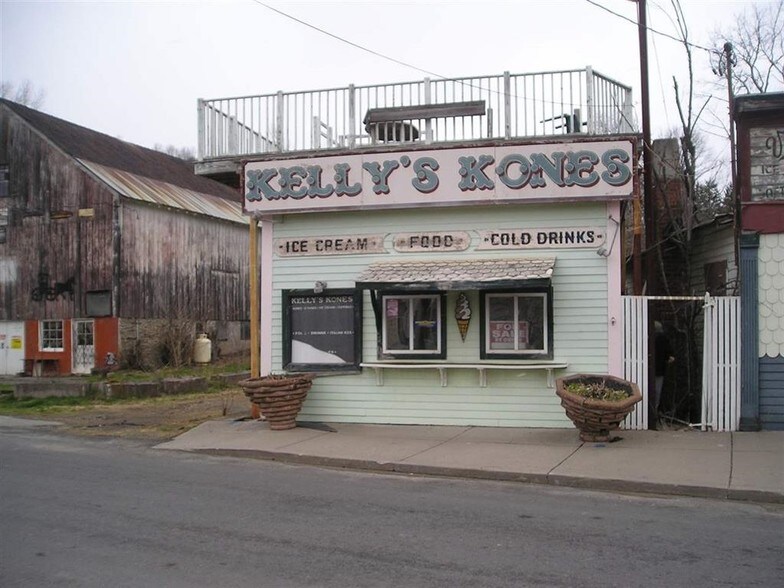 2 Center St, Jeffersonville, NY for sale - Primary Photo - Image 1 of 1