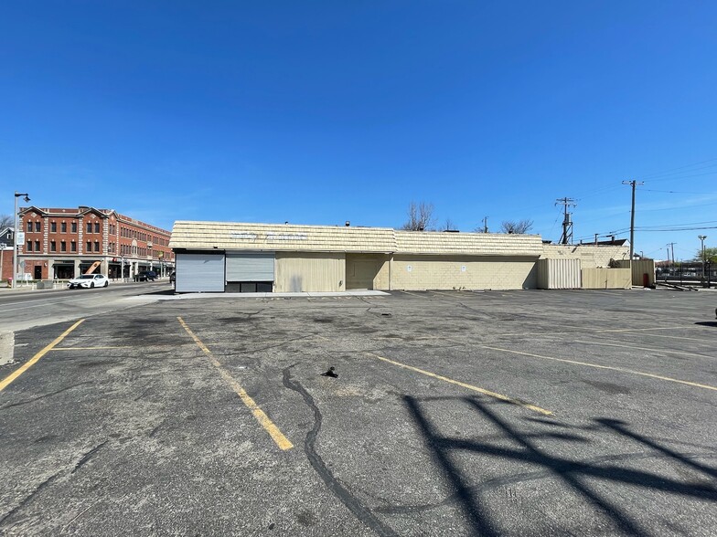 930 N 27th St, Milwaukee, WI for lease - Building Photo - Image 2 of 3