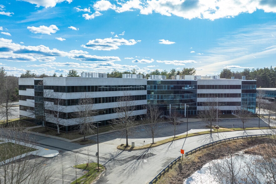 Bedford Woods portfolio of 2 properties for sale on LoopNet.com - Primary Photo - Image 2 of 2