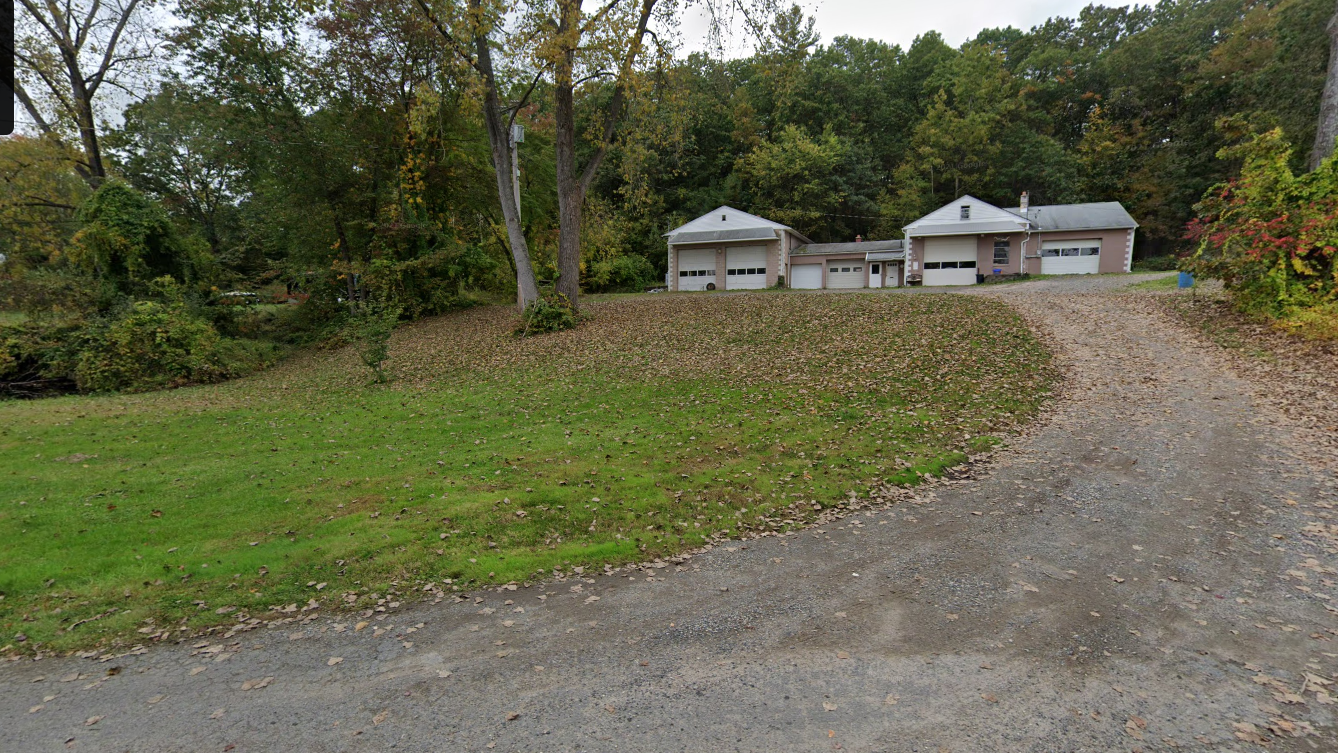 5 Crescent Circle, Southwick, MA for sale Primary Photo- Image 1 of 9