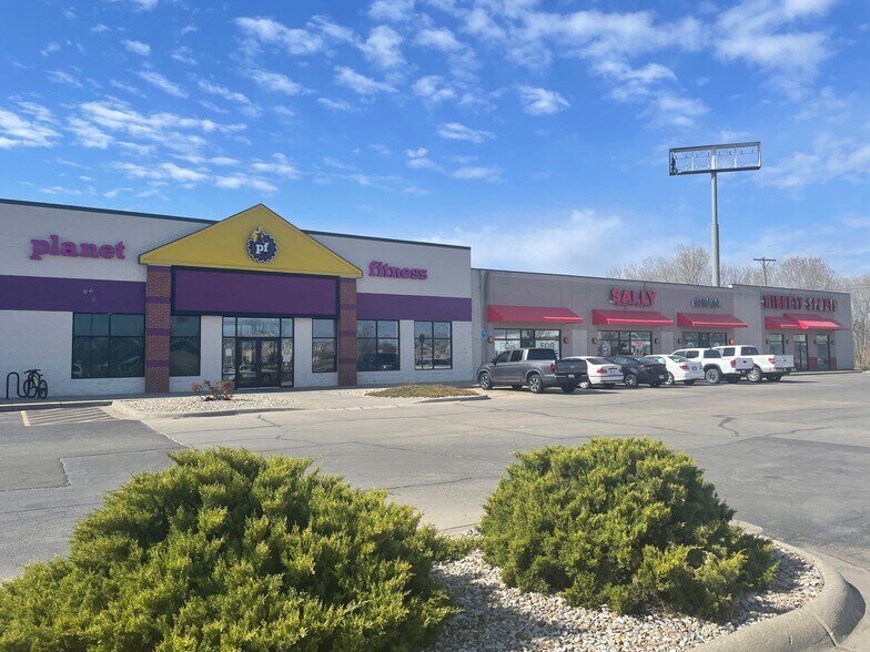 427-437 E Chestnut St, Junction City, KS for sale - Building Photo - Image 1 of 1