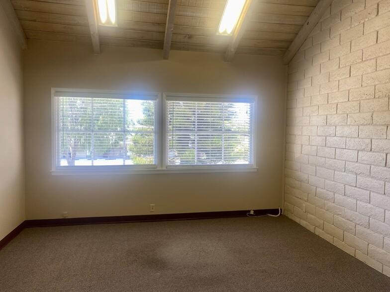 3004 Deodar Ave, Costa Mesa, CA for lease - Interior Photo - Image 3 of 12