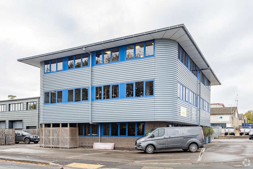 1 Wilkinson Rd, Cirencester for lease - Building Photo - Image 2 of 3