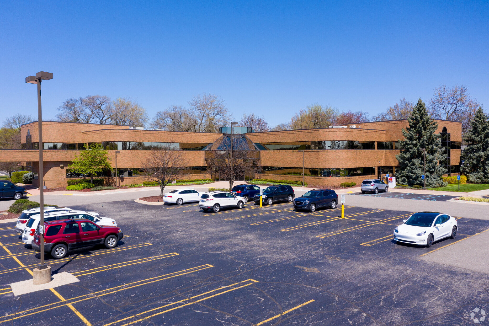 33300 5 Mile Rd, Livonia, MI for lease Primary Photo- Image 1 of 8