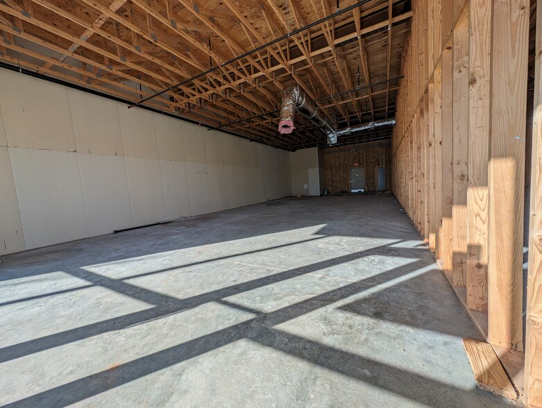 1734-1740 NW 82nd St, Lawton, OK for lease - Interior Photo - Image 3 of 5