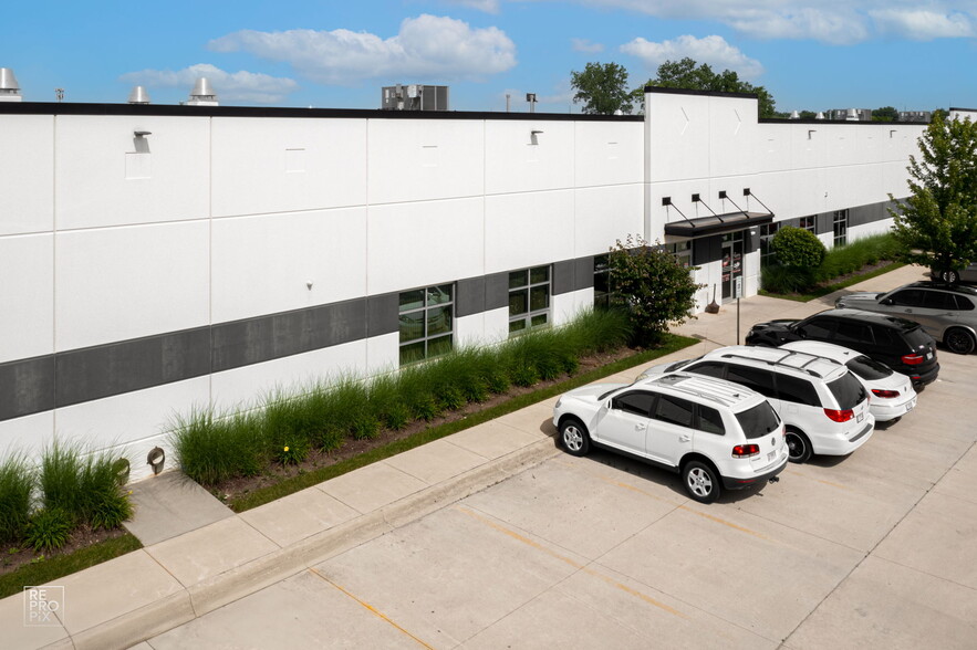 650 E 107th St, Bolingbrook, IL for lease - Building Photo - Image 2 of 18