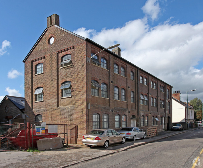 71-99 Waterside portfolio of 2 properties for sale on LoopNet.com - Primary Photo - Image 1 of 2