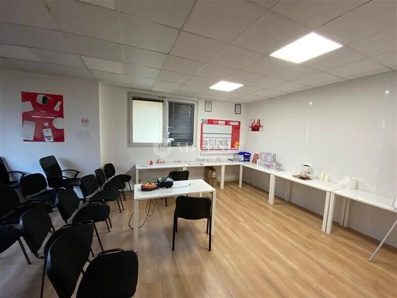Office in Créteil for lease - Interior Photo - Image 3 of 10