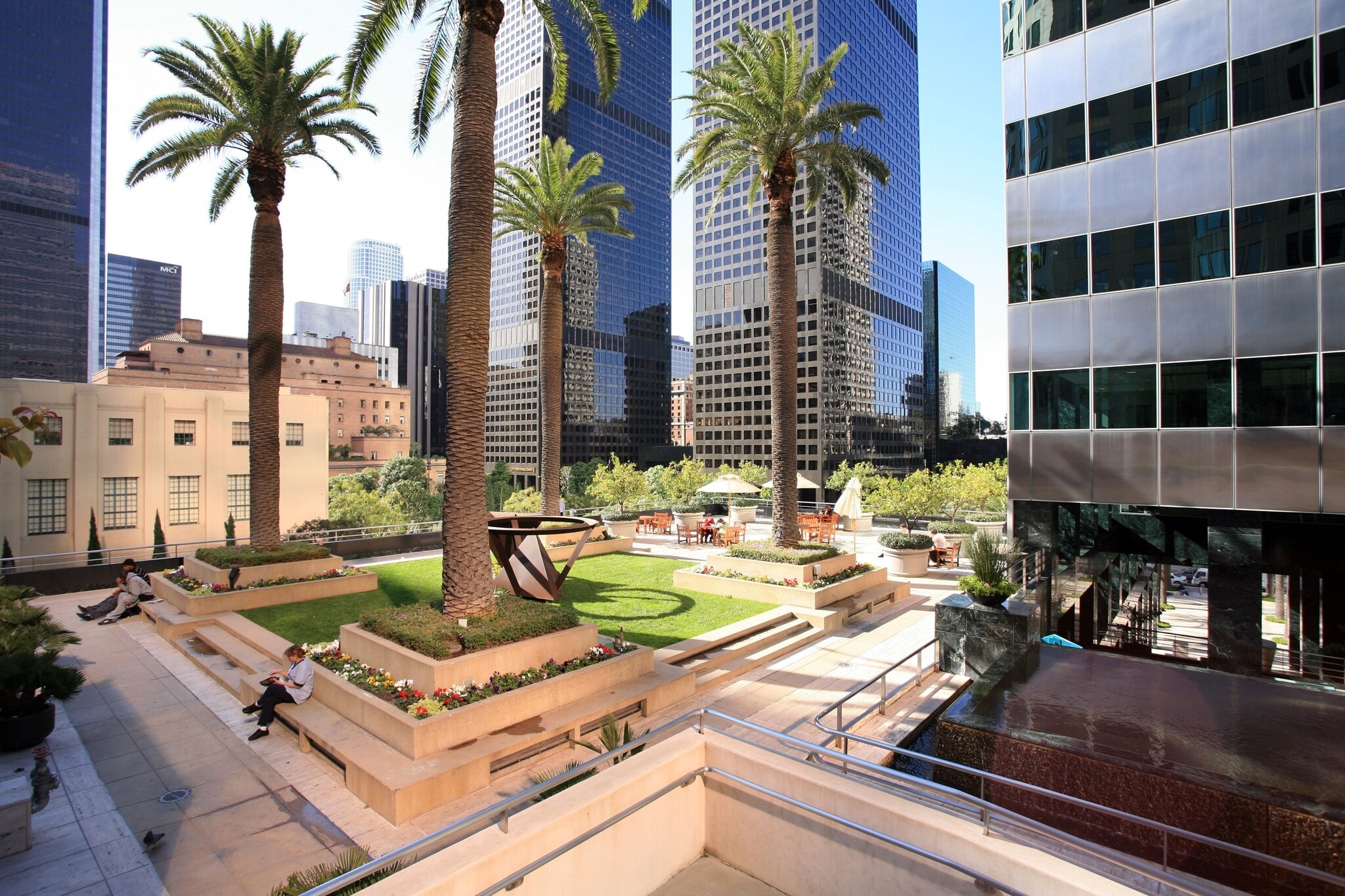 444 S Flower St, Los Angeles, CA 90071 Industrious 5th and Flower