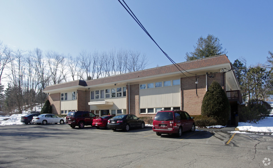 1983 Crompond Rd, Cortlandt Manor, NY for lease - Building Photo - Image 1 of 2