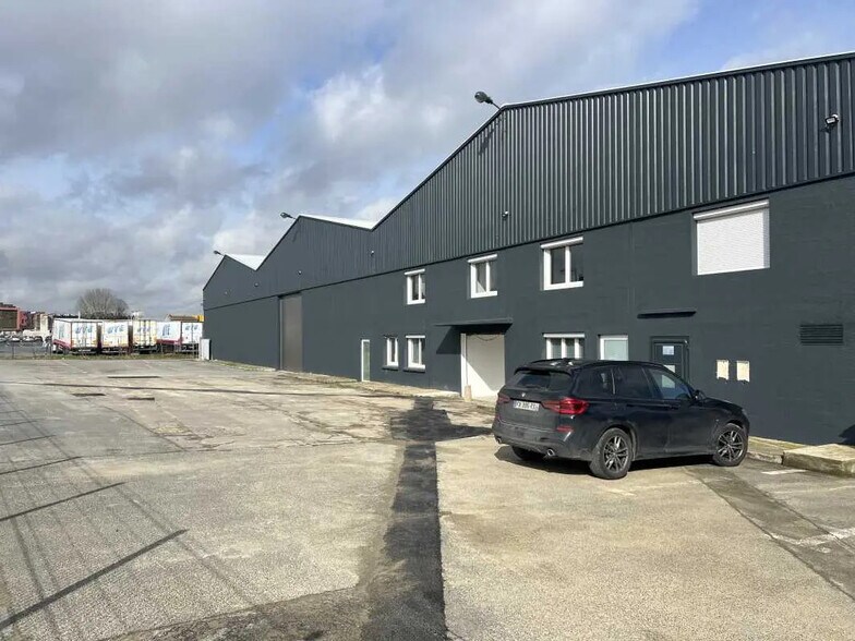 3 Rue Du Stade Sauvanet, Le Mesnil-Amelot for lease - Building Photo - Image 3 of 12