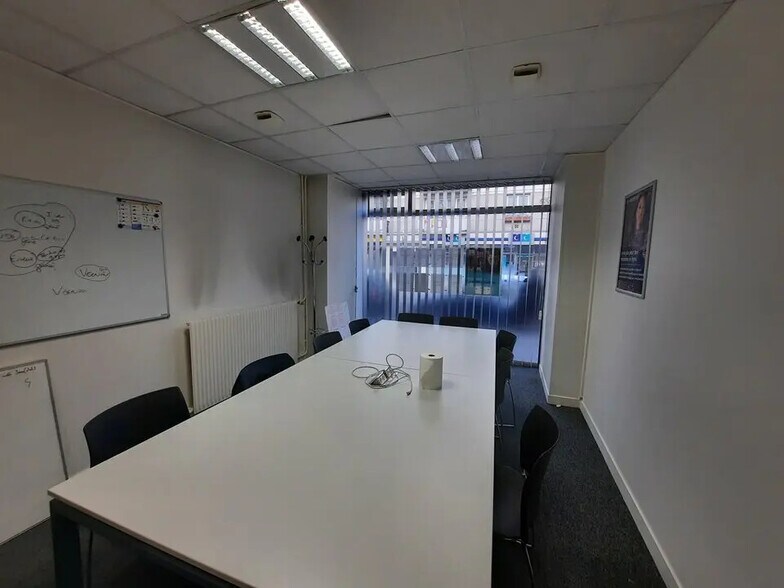 Office in Rouen for lease - Building Photo - Image 3 of 19