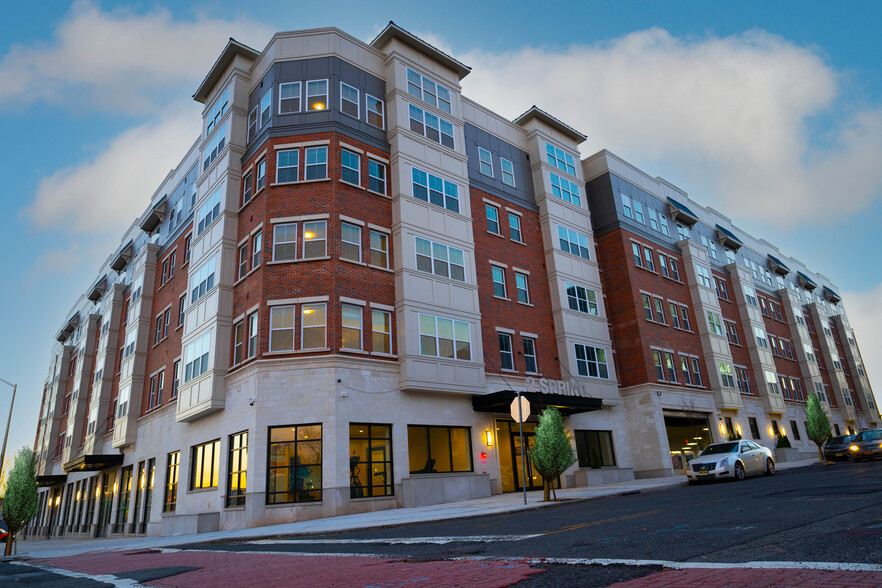 2 Spring St, Newark, NJ for lease - Primary Photo - Image 1 of 11