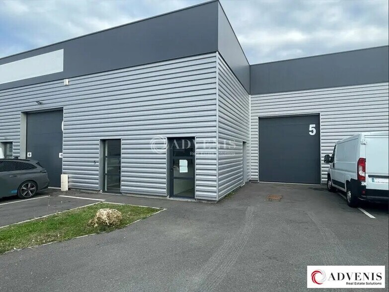 Flex in VILLENAVE-D'ORNON for lease - Building Photo - Image 2 of 6