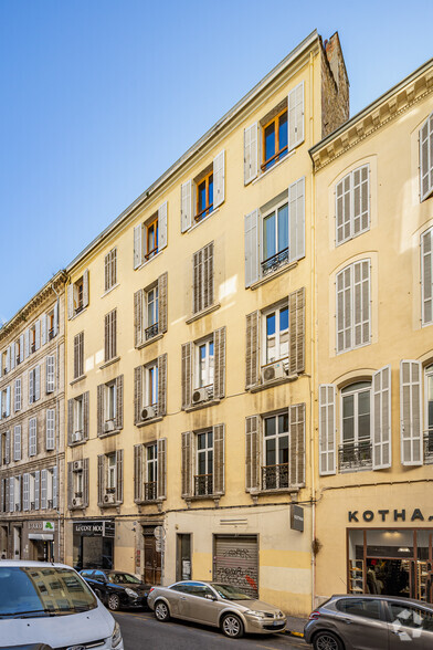 Retail in Marseille for lease - Primary Photo - Image 1 of 2