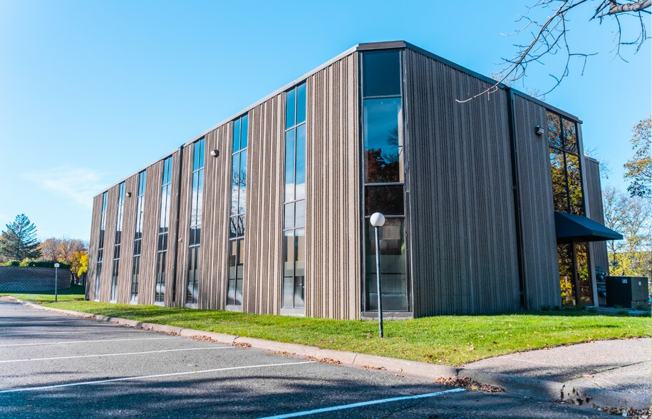 6240 N Quinwood Ln, Maple Grove, MN 55369