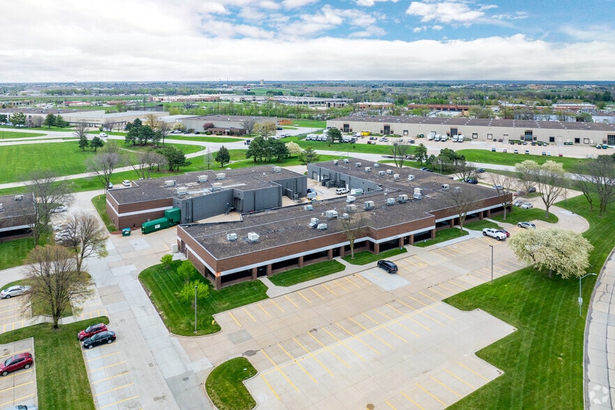 11001-11071 Aurora Ave, Urbandale, IA for lease - Aerial - Image 2 of 6
