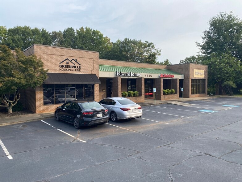 1615 Wade Hampton Blvd, Greenville, SC for lease - Building Photo - Image 1 of 4
