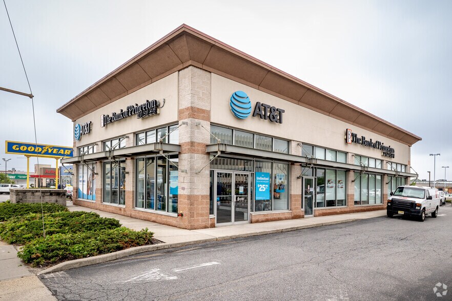 350 N Broadway, Jericho, NY for sale - Primary Photo - Image 1 of 1