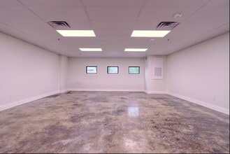 301 W Main St, Midlothian, TX for lease Interior Photo- Image 2 of 16