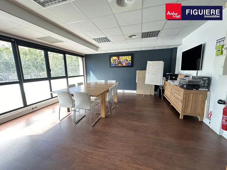 425 Allées Francois Aubrun, Le Tholonet for lease - Interior Photo - Image 3 of 8