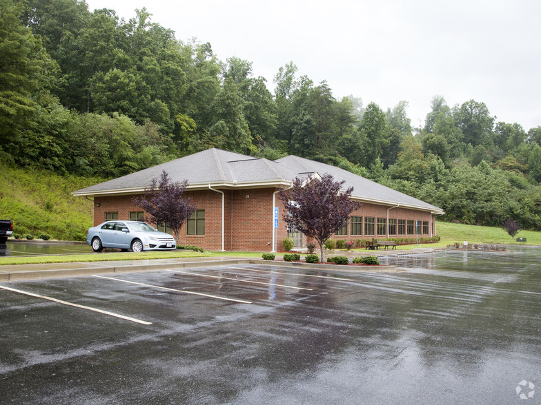 Outpatient Clinic Portfolio VA portfolio of 2 properties for sale on LoopNet.com - Building Photo - Image 1 of 2