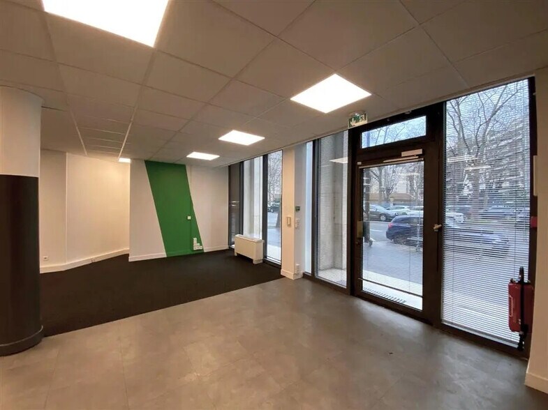 Office in Paris for lease - Building Photo - Image 2 of 9