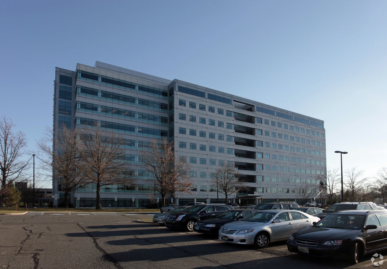 194 Wood Ave S, Iselin, NJ 08830