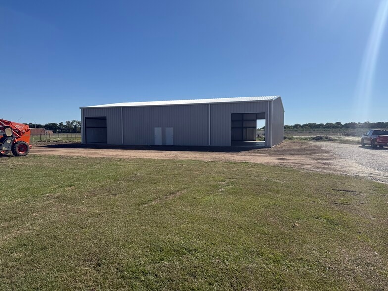 490 Locust St, Whitesboro, TX for lease - Primary Photo - Image 1 of 9