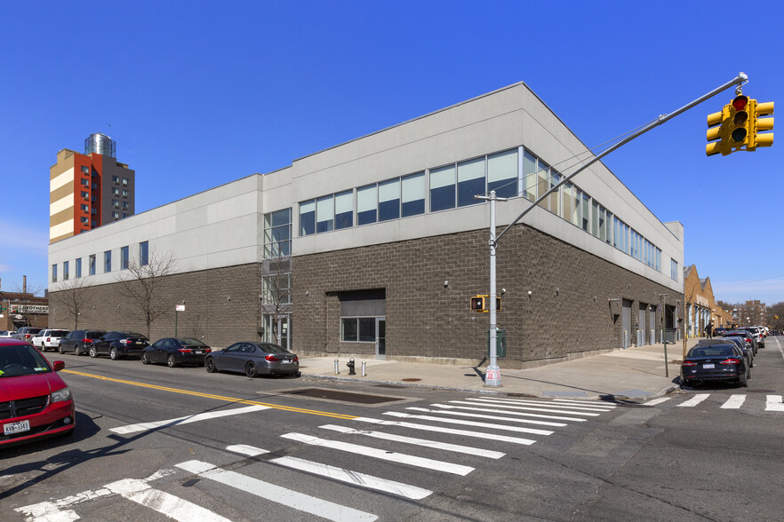 22-11 38th Ave, Long Island City, NY for lease - Building Photo - Image 1 of 9