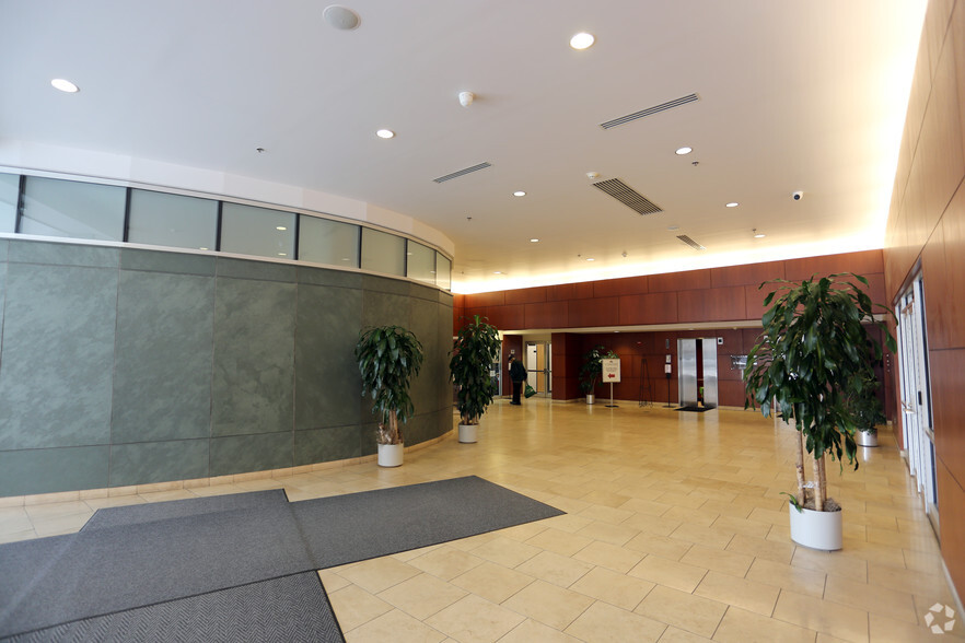 221 W Philadelphia St, York, PA for sale - Lobby - Image 2 of 72