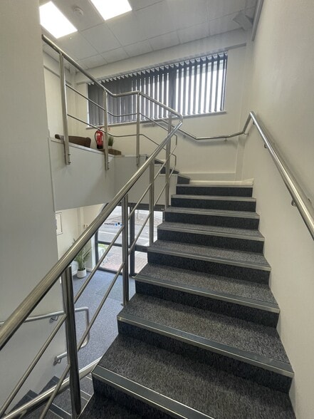 Swan Ln, Sandhurst for sale - Interior Photo - Image 3 of 5