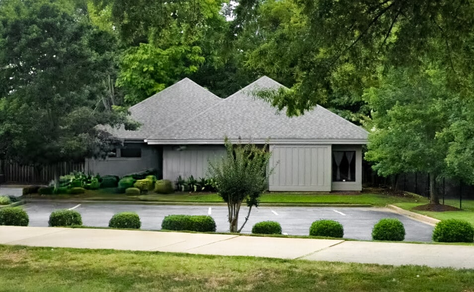 894 W Saint John St, Spartanburg, SC for lease - Building Photo - Image 1 of 16