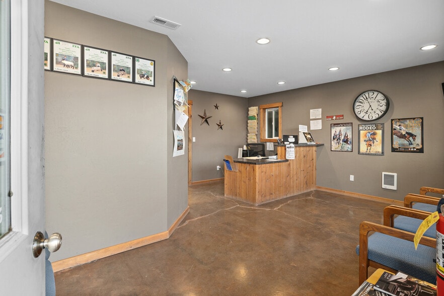 303 N Wenas St, Ellensburg, WA for sale - Lobby - Image 2 of 23