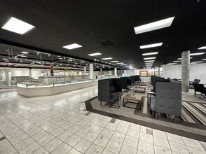 1995 Southlake Mall, Merrillville, IN for lease Interior Photo- Image 2 of 7