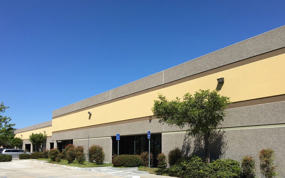 610 Gateway Center Way, San Diego, CA for lease - Building Photo - Image 2 of 3