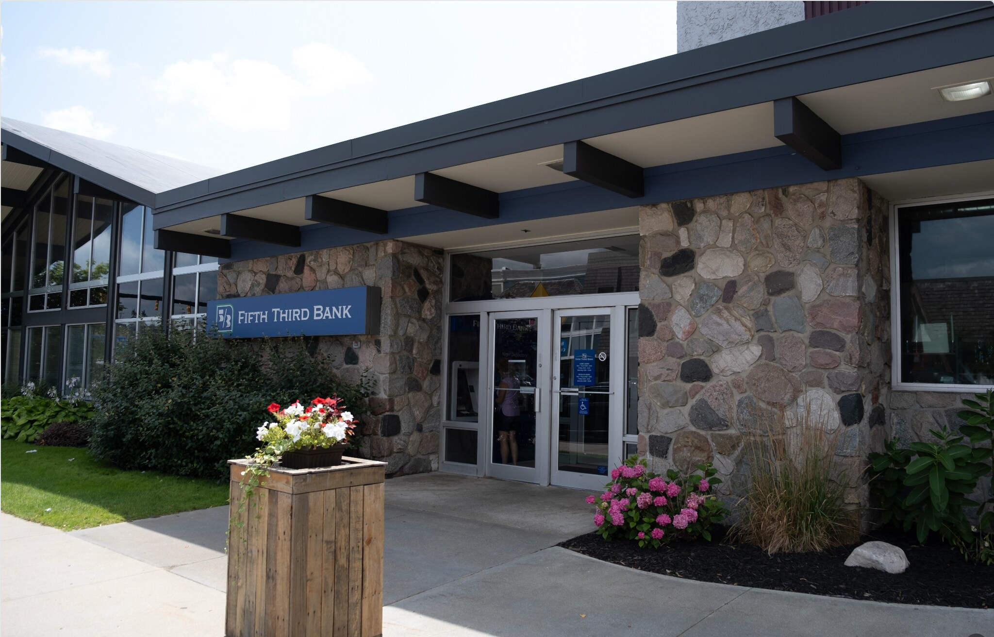 123 W Main St, Gaylord, MI for sale Primary Photo- Image 1 of 4